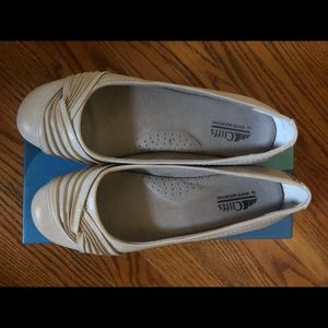 New in box Cliffs by White Mountain Shoes